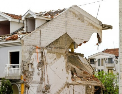 בית פרטי שנפגע מרעידת אדמה